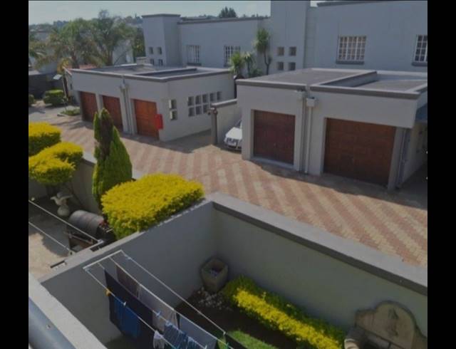 3 BEDROOM APARTMENT FOR SALE IN OAKDENE